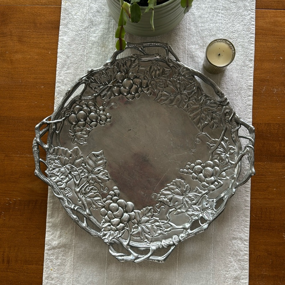 ARTHUR COURT Vintage Original VINEYARD GRAPEVINE 1999 Pewter Silver Round 17”